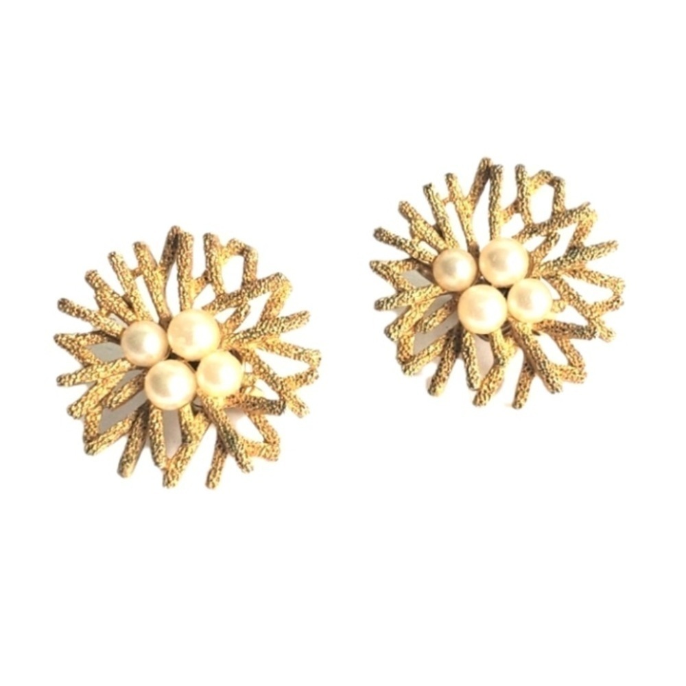 Vintage Trifari‎ Clip-On Earrings Faux Pearl Cluster Gold Tone Birds Nest